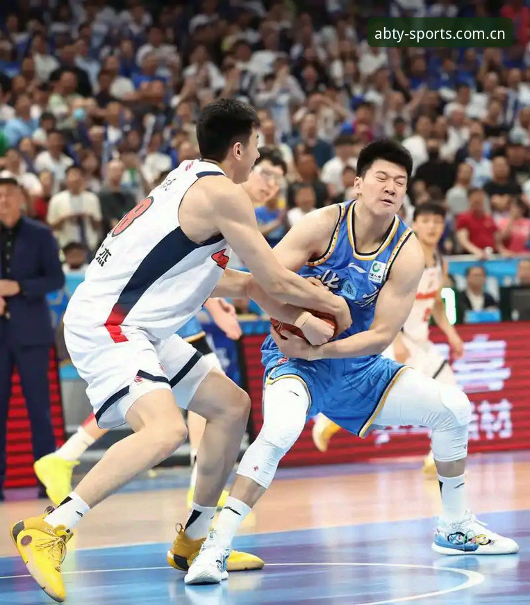 CBA半决赛G4最新动态：上海男篮晋级在望，替补深度成关键变数